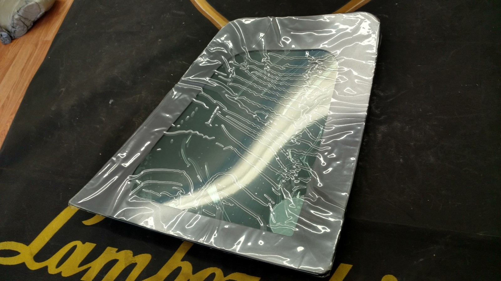 LAMBORGHINI MURCIELAGO REAR LEFT QUARTER GLASS OEM 0070006033