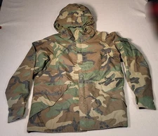 Vintage US Army Parka Jacket Mens Medium Camouflage Cold Weather Hooded Punk 90s