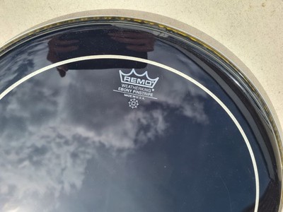 Ungespieltes Remo Pinstripe Ebony 15'' Drumhead Drum Fell