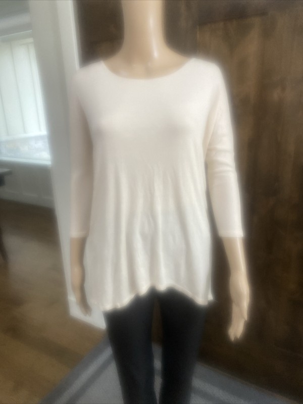 BKE Red Buckle Women’s Size XS Biege Blouse Lace Accent- 032