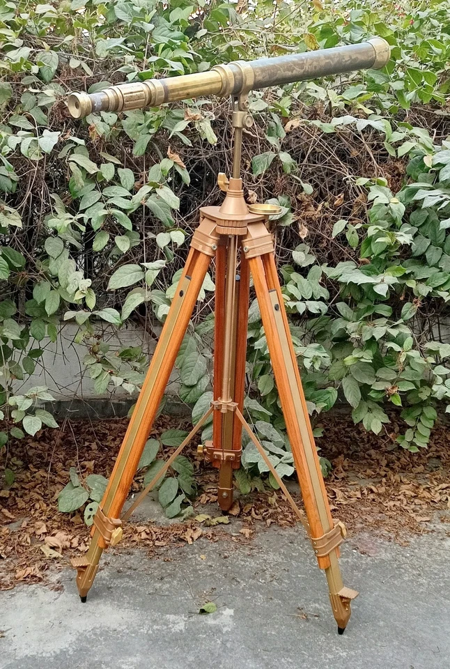 Telescopio de latón vintage sobre elegante soporte trípode piso náutico antiguo marítimo Foto 2 de 4