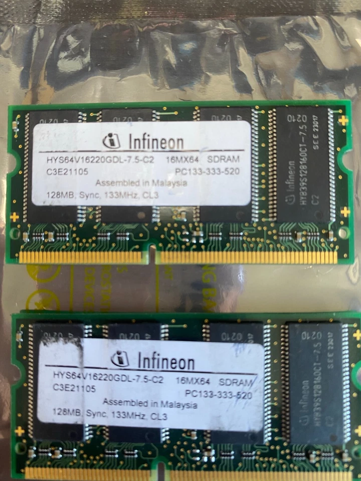 Infineon 128MB 16MX64 PS133-333-520 - SDRAM - 133MHz CL3 - HYS64V16220GDL-75-C2 - Image 2 of 4