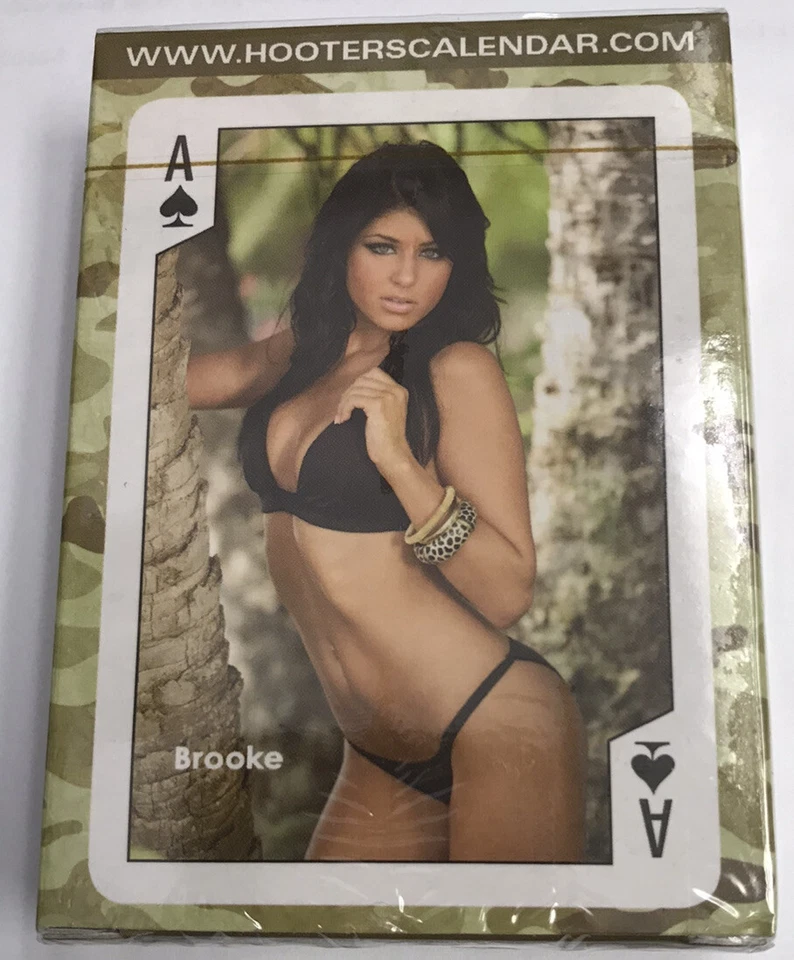 (1) Sealed Deck 2011 HOOTERS CALENDAR GIRLS Pinup Playing Cards 2nd Ed Series 9 - Image 2 of 3