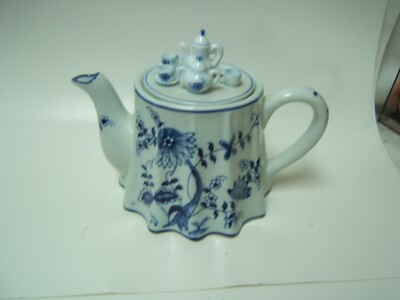 Vienna Woods Blue Onion Teapot Mann Mini Teaset on Lid 1992 