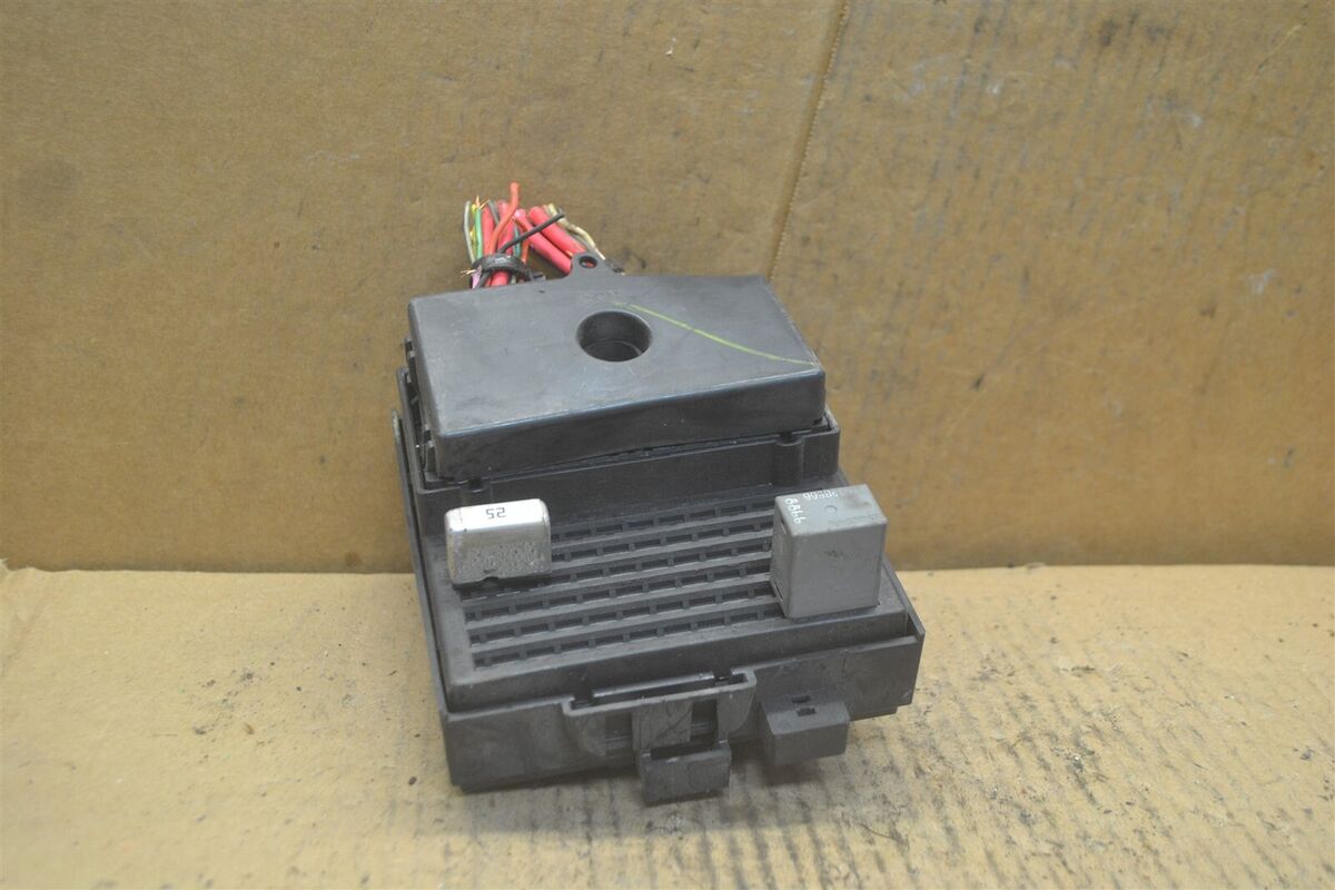 06-08 Pontiac Grand Prix Fuse Box Junction OEM 15826040 06-08 Pontiac Grand Prix Fuse Box Junction OEM 15826040