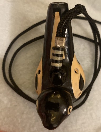 Orcarina 6 hole Magpie Carved Wooden Bird W Bl String Necklace Bl & Wh 2x2.5 EUC - Picture 3 of 12