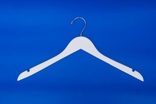 WOOD HANGER 17 IN. TOP HANGER / CASE OF 25