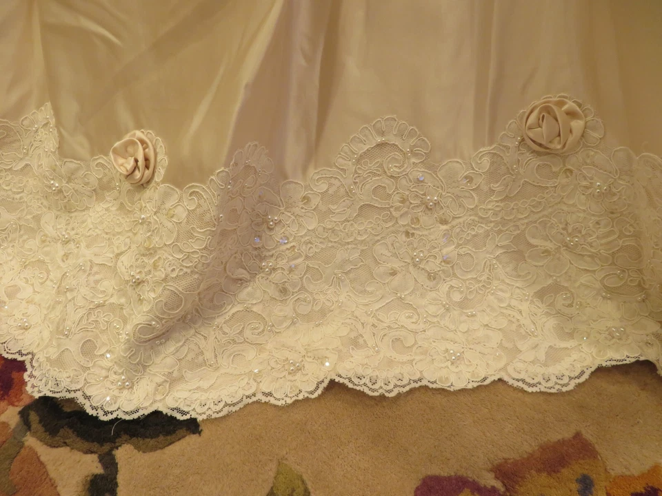 NUEVO Vestido de Boda Impression ALENCON ENCAJE Vintage FLORES Vestido Tren ENVÍO GRATUITO Foto 2 de 4