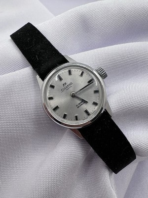 Vintage 60 s Silvana manual Wind 17J Dainty Dress Up Preppy Suede Band Watch