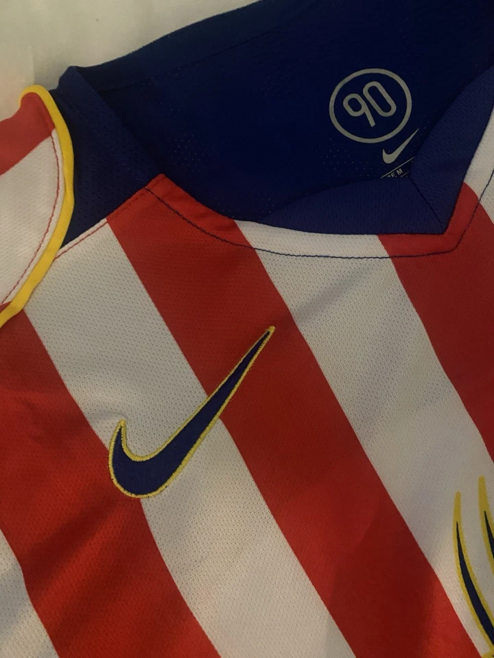 Camiseta de fútbol retro local del Atlético de Madrid Spider Man 2004/05 de colección Foto 2 de 4