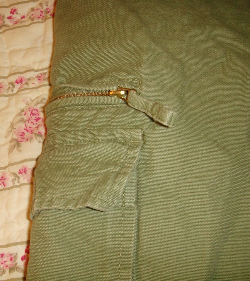 Men's St Johns Bay Stretch Waist Hiking Cargo Shorts Green - Button Zip Size 34 - Image 2 of 4