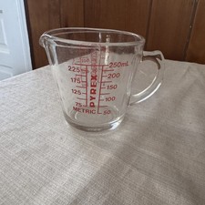 Pyrex Measuring Cup 508 1 Cup Red Lettering Closed D Handle USA Vintage