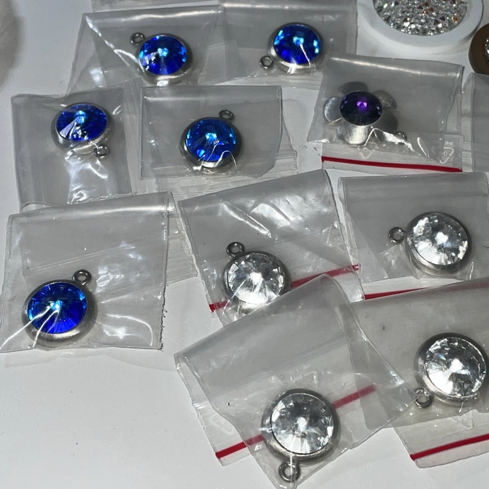 100 tlg. Modeschmuck Bastler-Lot, Ringe, Ketten,Angänger,Ohrringe,Armreif/Bänder - Bild 2 von 4