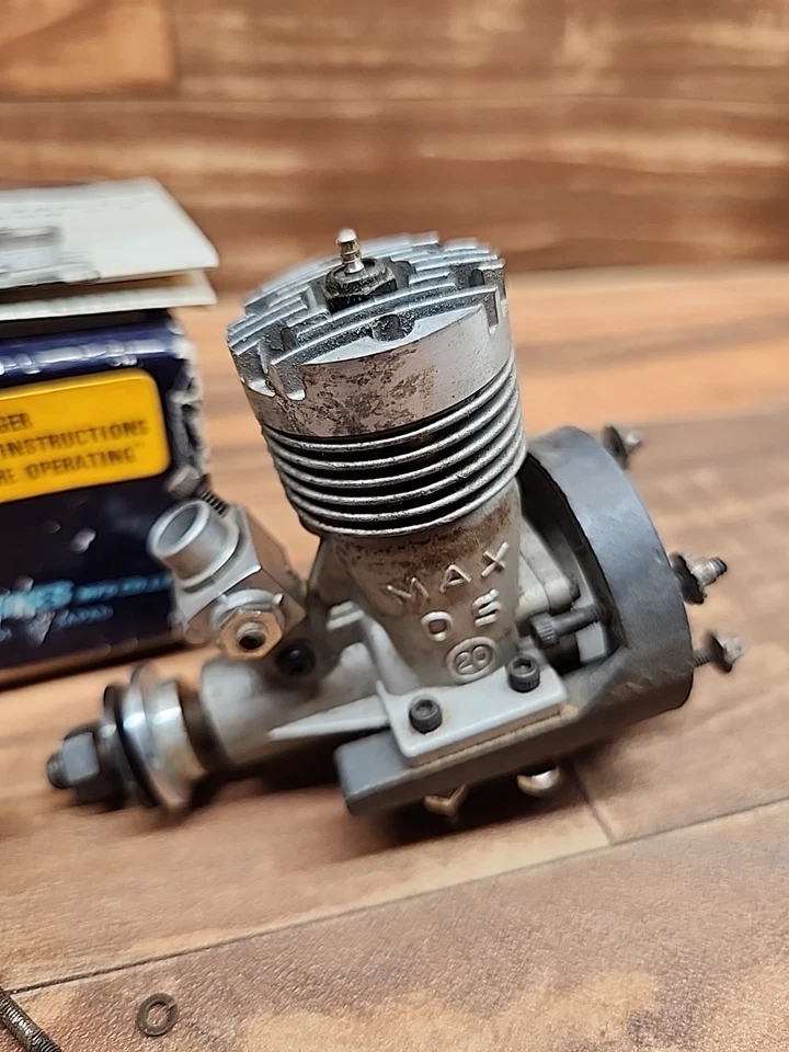 O.S. MAX 20R/C Cross Flow Vintage 2 stroke glow engine,  for R/C airplane f/s - Image 2 of 4