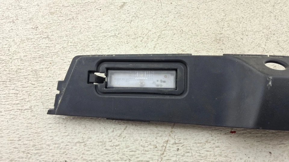 Jeep Compass 2022-2024 puerta levadiza matrícula luz lámpara panel cámara bisel OEM Foto 3 de 4