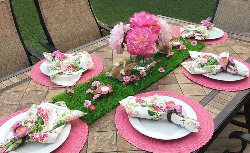 Grass table sale runner