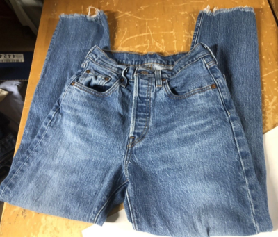 N Levis 501 Original Cropped Fray Hem Ripped Button-fly 36200 Jeans