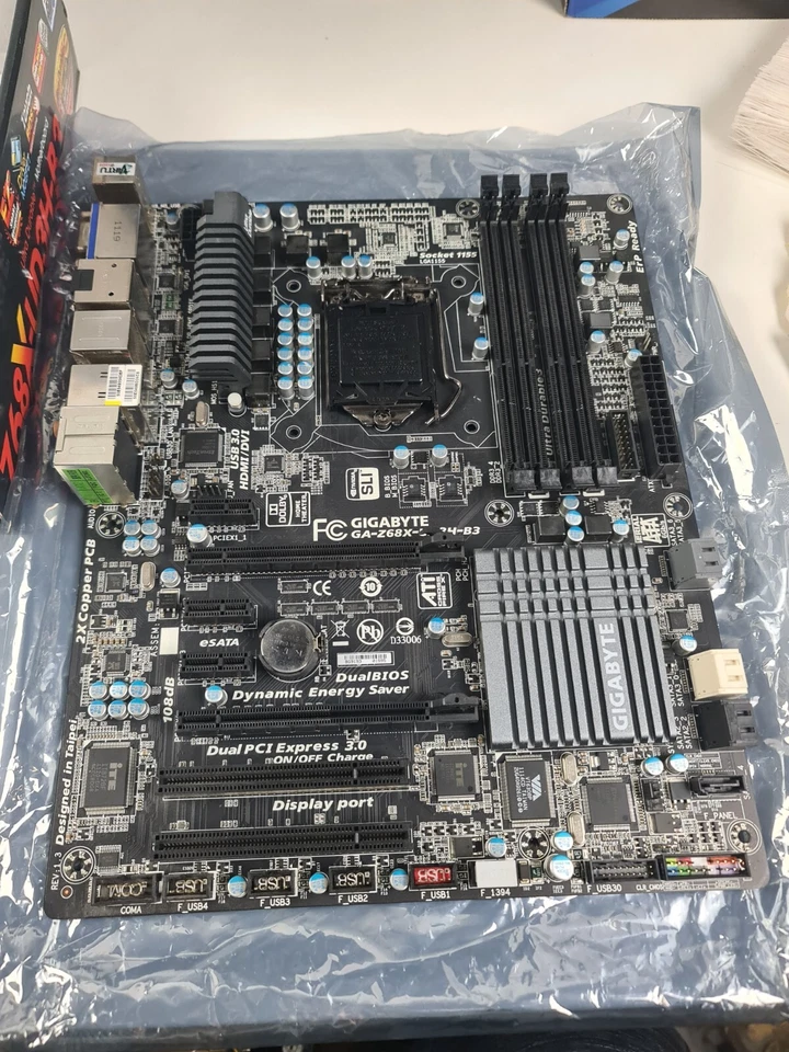 carte mere gigabyte GA-Z68X-UD3H-B3 socket intel lga1155 lga 1155 Z68 - Photo 2/4