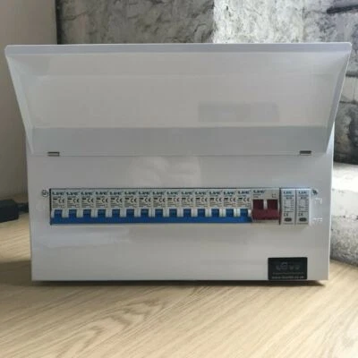Live Electrical 100A 10 verwendbarer Weg metallverkleidetes Verbrauchergerät + SPD + 10 'A'RCBO's