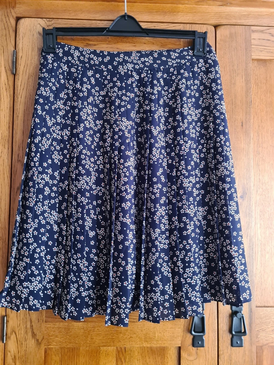 Pleated hot sale skirt jigsaw