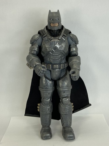Figura de acción DC Collectibles Batman vs Superman blindada Batman Multiverso 12" - Imagen 1 de 8