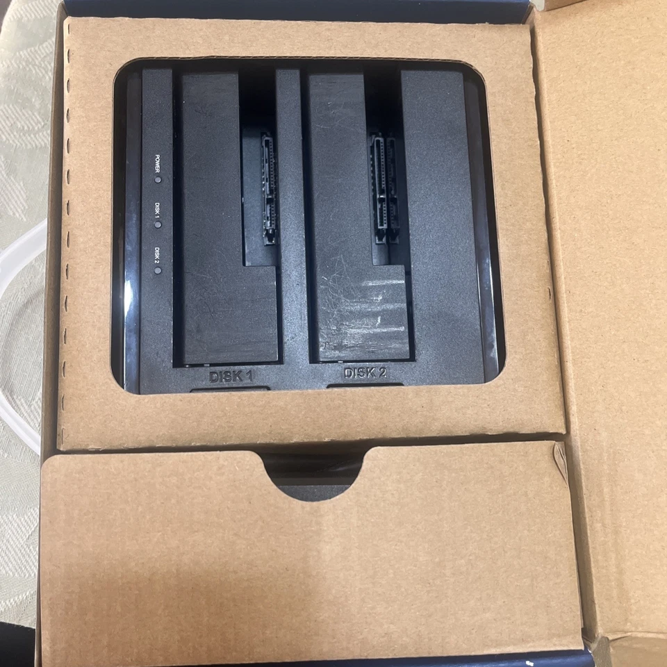 Insignia Dual Hard Drive Docking Station NS-PCHDEDS19, Open Box - Image 2 of 3