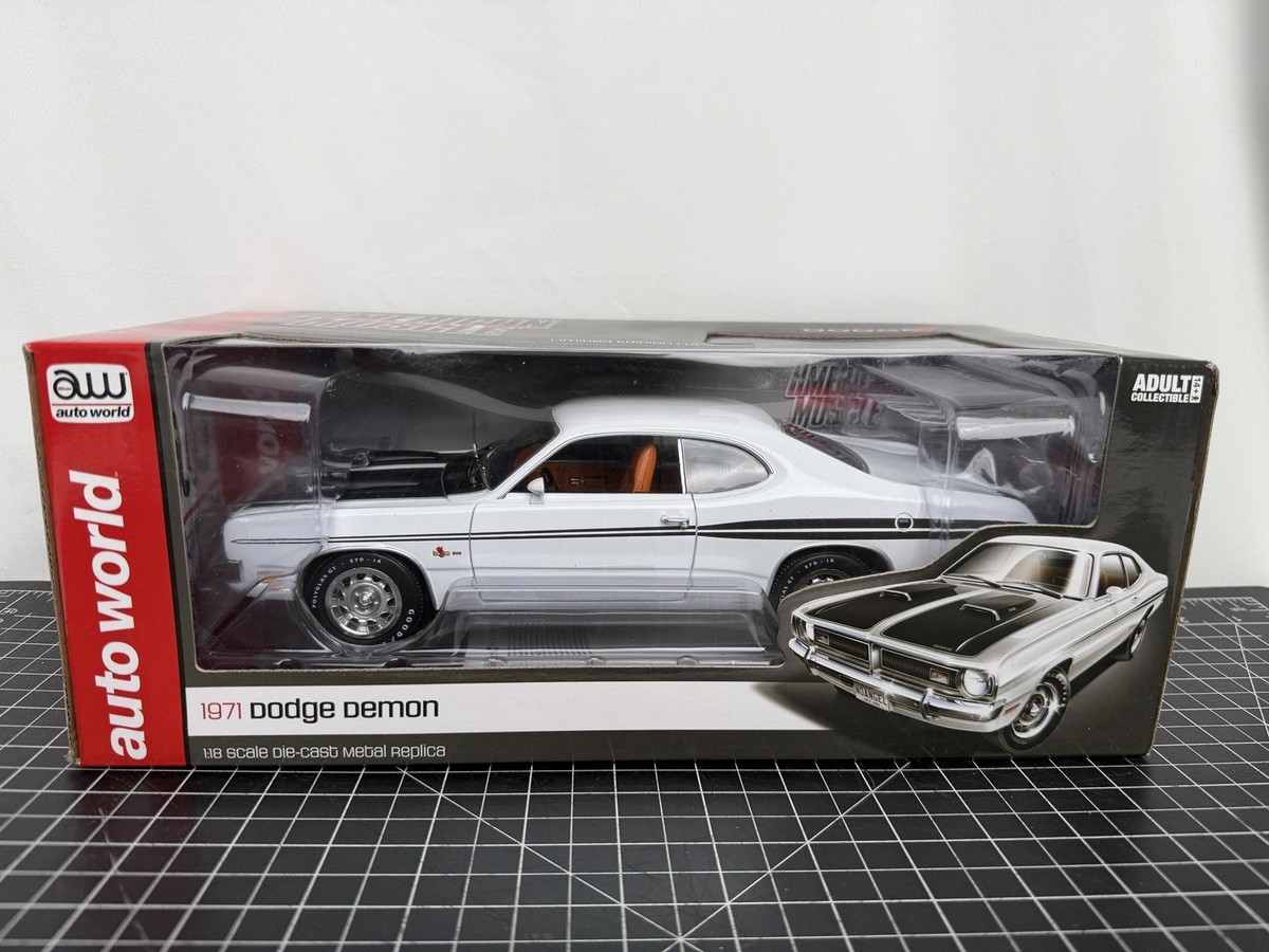 希少！AMERICAN MUSCLE 1/18 1971 Dodge Demon Auto World 1/18 American Muscle 1971 Dodge Demon White/Black