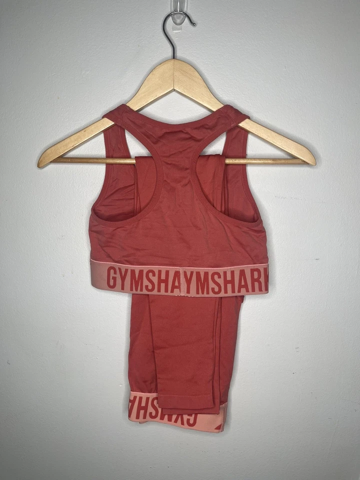 Gymshark 女式套装小号运动文胸上衣匹配紧身裤粉色/桃色 — 第 2/2 张图片