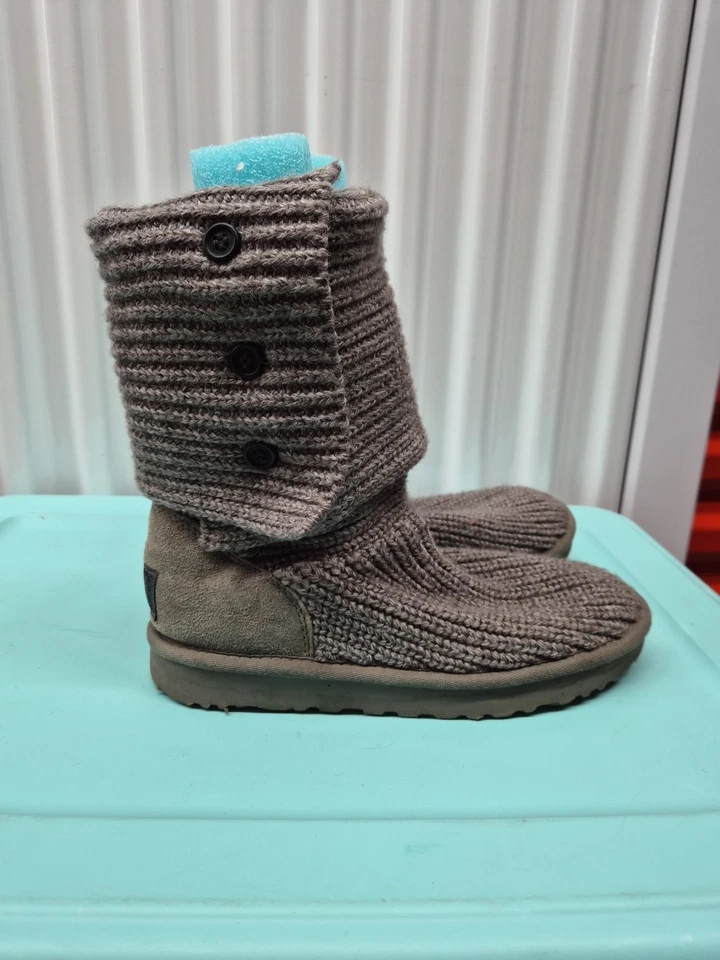 Botas grises de lana tejida UGG "Cardy Three Button" para mujer talla 8 Foto 2 de 4