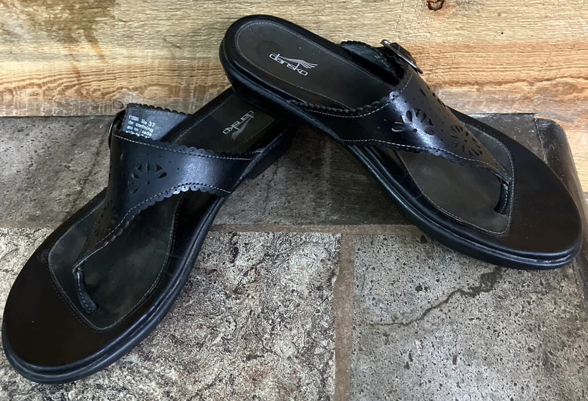 Dansko thong best sale sandals