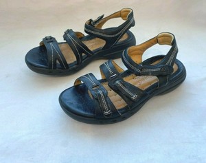 structured clarks sandals