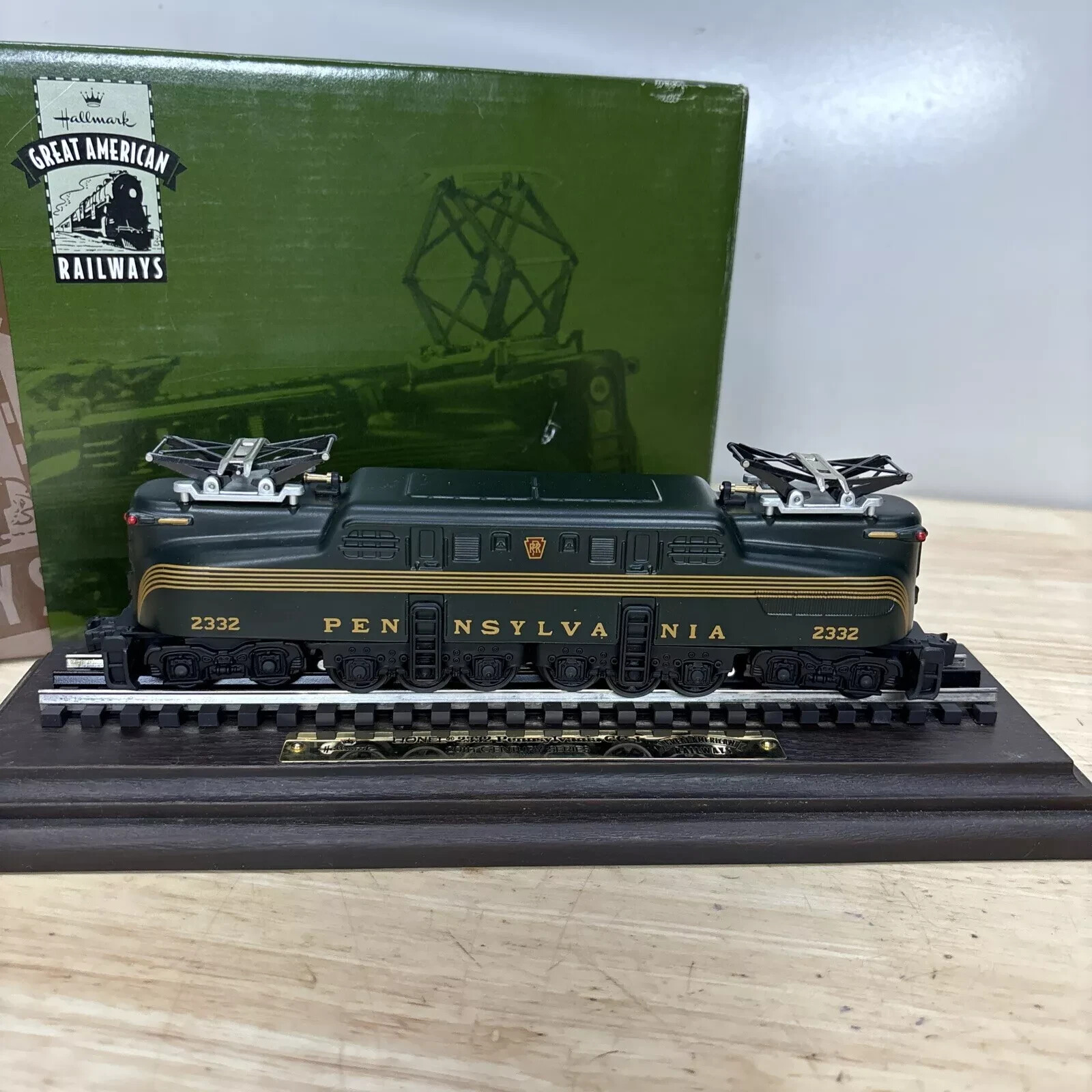 Hallmark LIONEL 2332 Pennsylvania GG1 Electric Locomotive Train 10