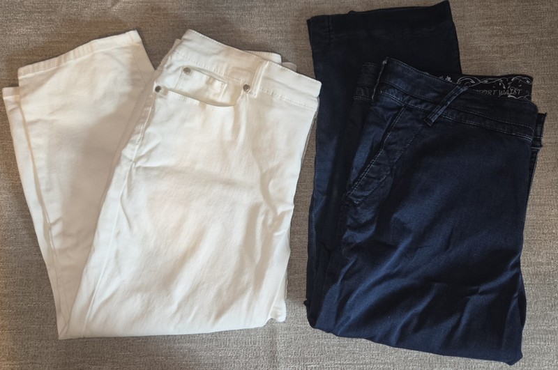 2 Pair Womens Capris Size 14P White and Blue Denim! Excellent condition