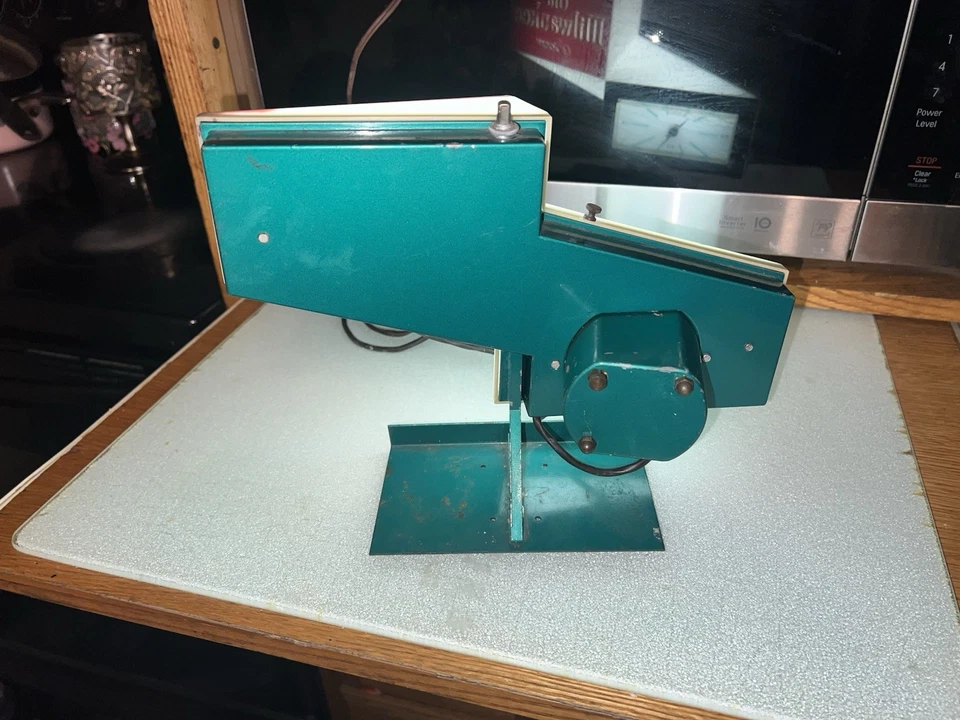 Jos Schlitz Brewing Co. 1959 antiguo reloj publicitario Milwaukee luz con soporte Foto 3 de 4