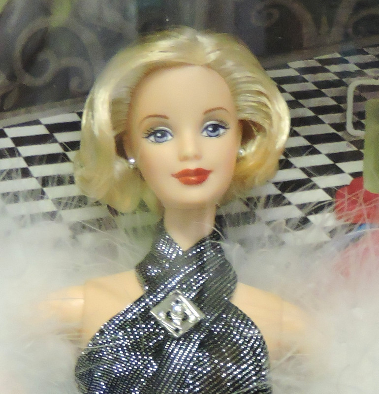 Steppin' Out Barbie 21531  1998 3rd Great Fashions of the 20th Century  MIB