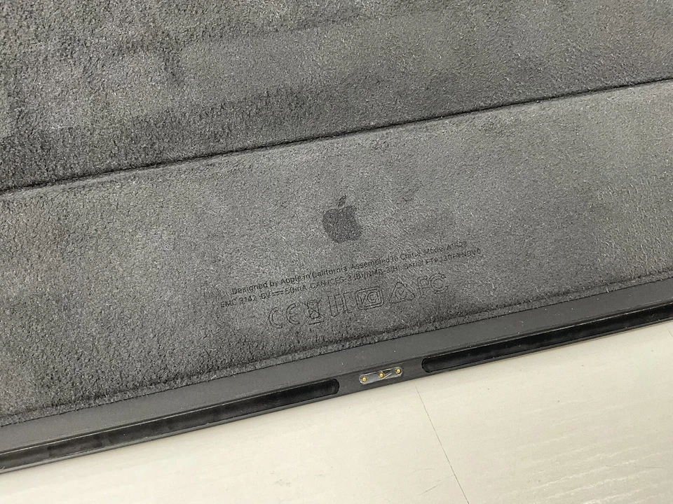 FRENCH Apple Smart Keyboard iPad Pro 10.5"/ iPad 7 8 9 Gen/ Air 3rd Gen A1829 - Image 3 of 4