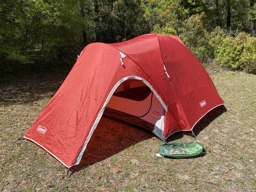 Tienda Coleman Hooligan 4 4 personas 9' x 7' con mosca de lluvia, excelente estado-