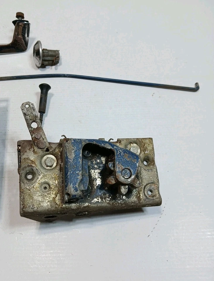 Dodge Truck D100 D200 1968-71 pestillo de puerta barrido piezas de puerta lateral del pasajero Foto 4 de 4