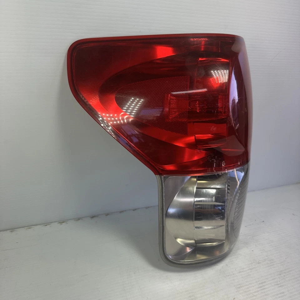 Toyota Tundra 2007-2009 luz trasera izquierda lado del conductor OEM Foto 3 de 4