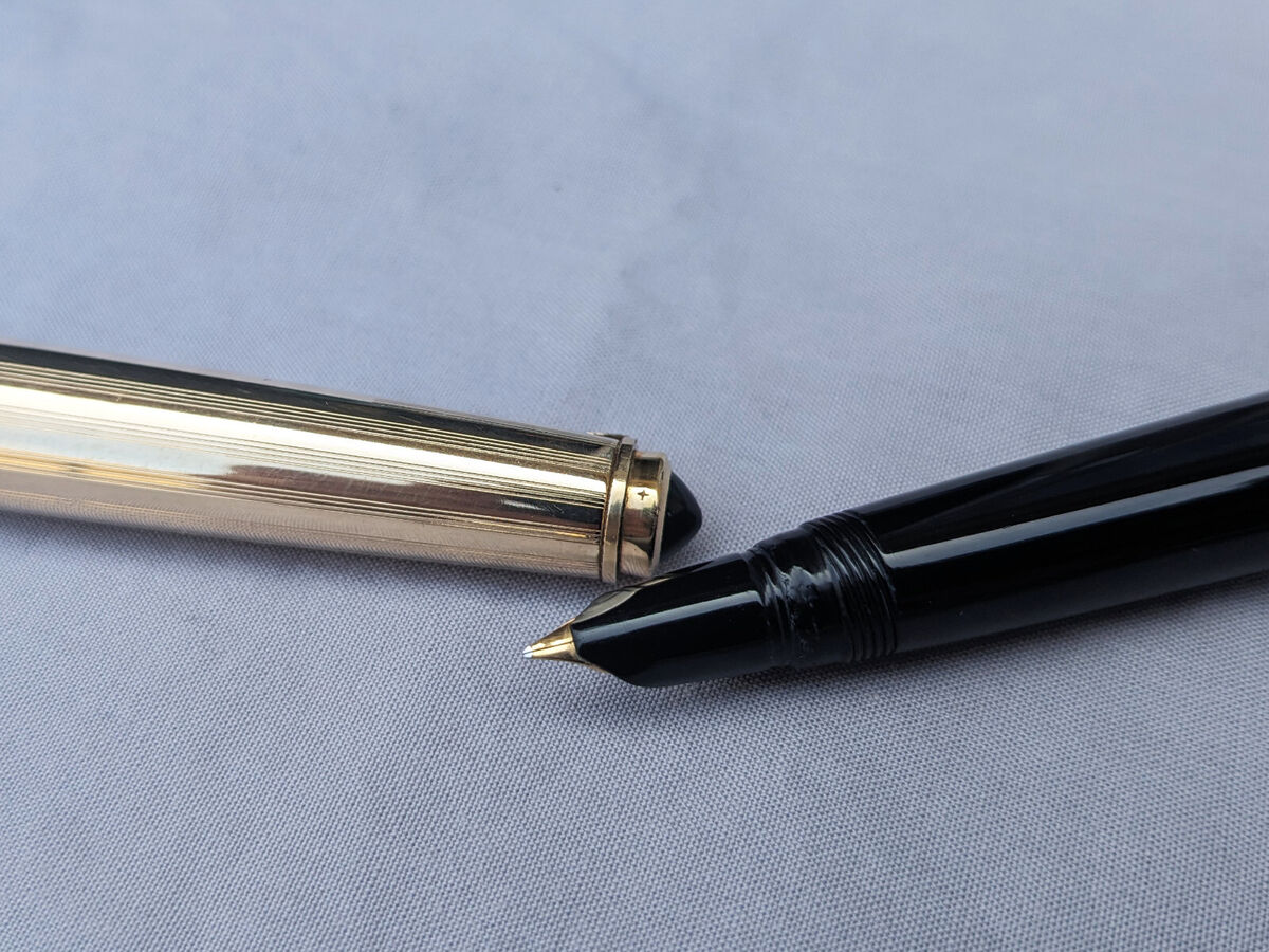 PELIKAN P1 Rolled Gold Diamond Black Double L 14C F Nib PELIKAN P1 Rolled Gold Diamond Black Double L 14C F Nib