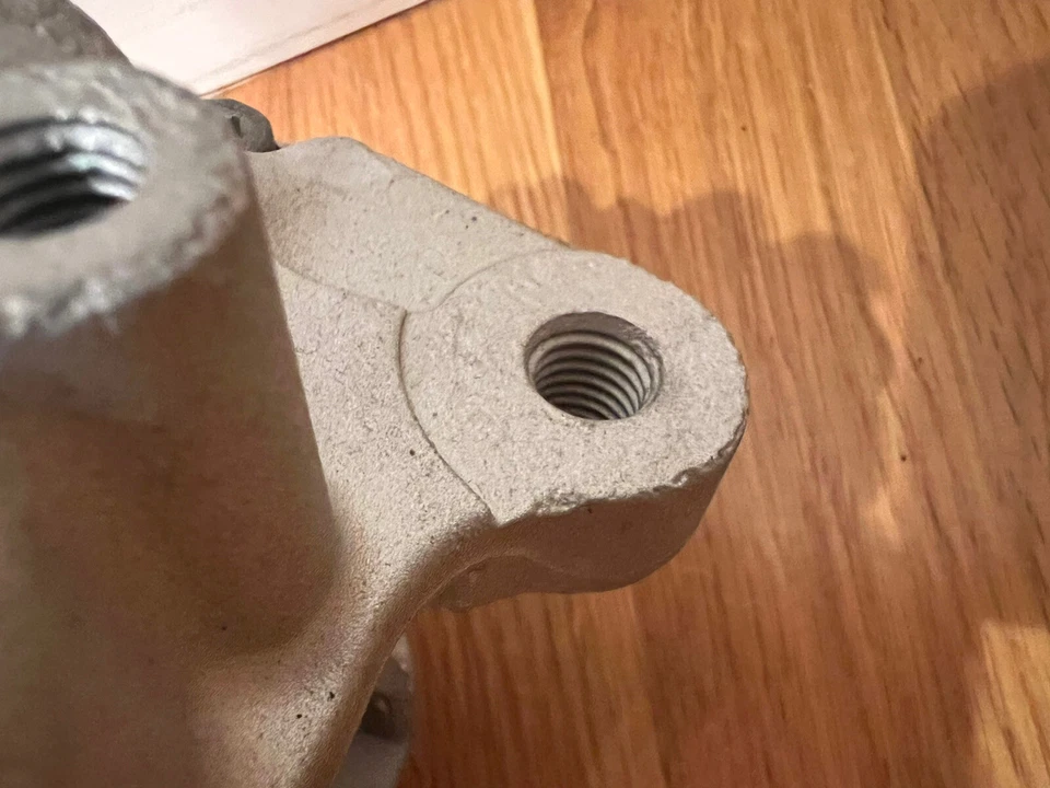 Pinza de freno trasera izquierda Brembo OEM 03-08 Nissan 350z Infiniti G35 03-07 sin recubrimiento Foto 4 de 4