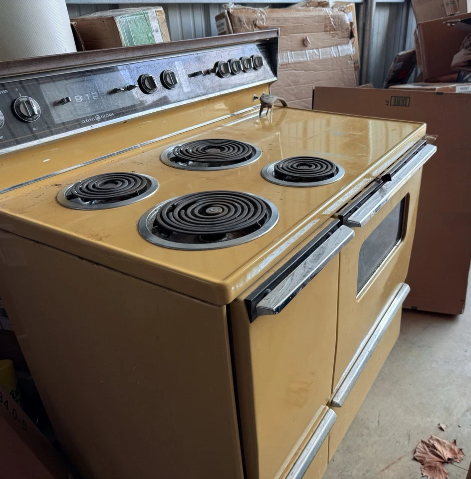 Estufa ge vintage años 70 / gama cosecha oro. Usado como respaldo para las vacaciones Foto 3 de 4