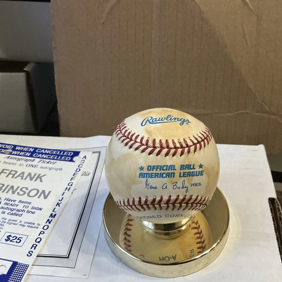 Pelota de béisbol firmada por Frank Robinson autografiada de la Liga Americana automática 586 Foto 2 de 4