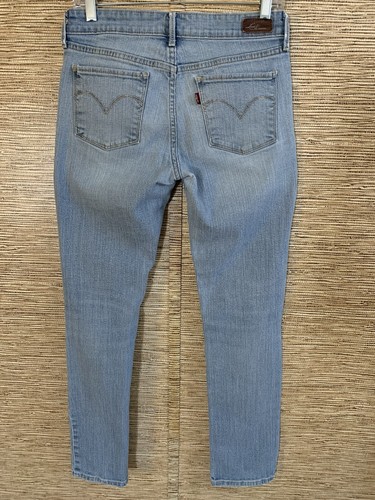 Levis Slight Curve Classic Slim Leg 