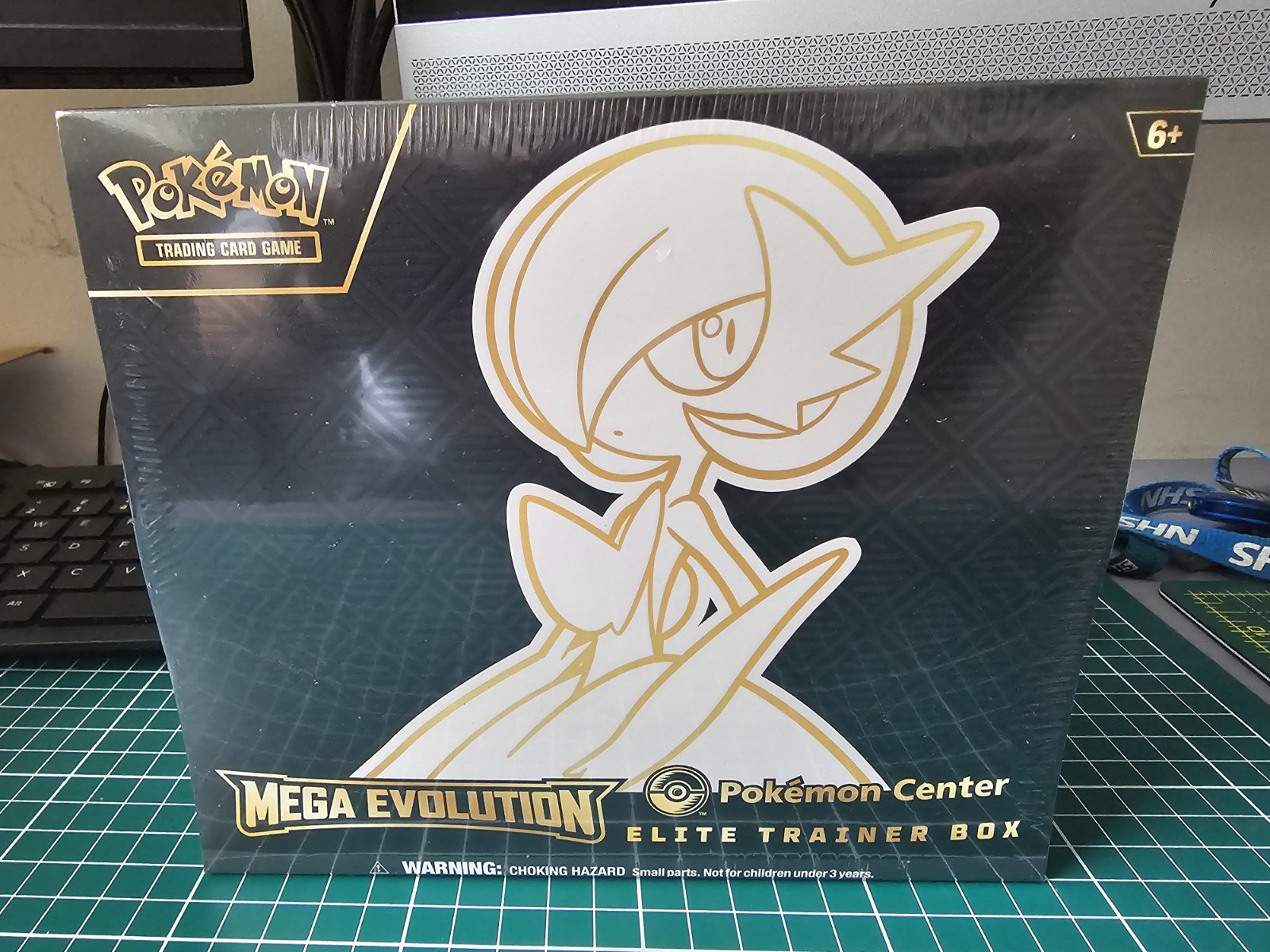Pokémon Centre Exclusive TCG Mega Evolutions Gardevoir Elite Trainer Box 