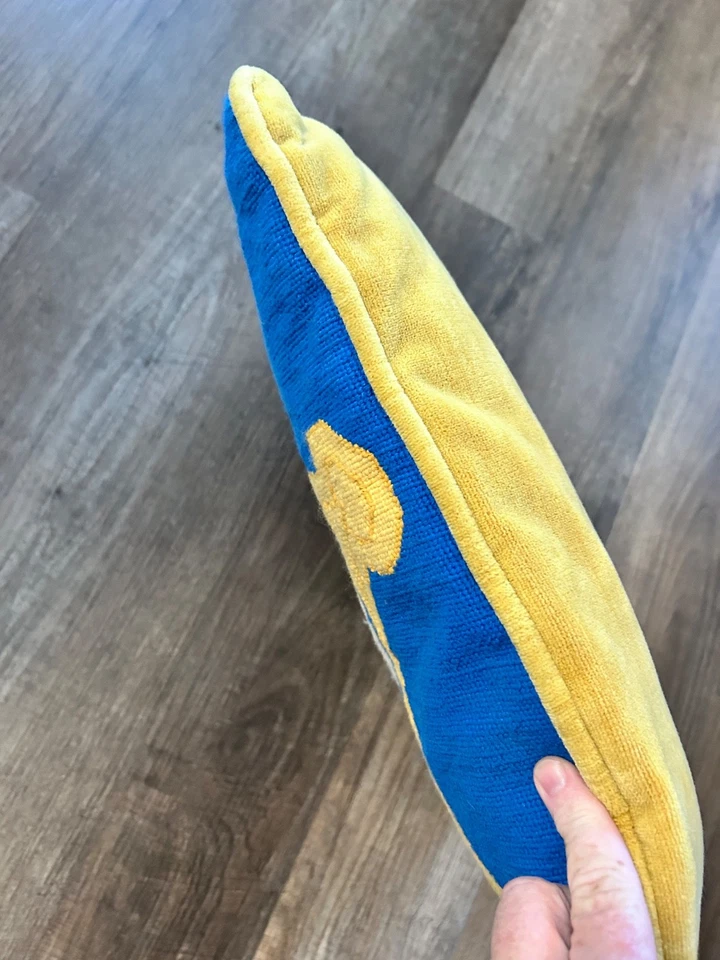 Almohada de punta de aguja insignia vintage hecha a mano del Servicio Secreto de los Estados Unidos 17 pulgadas Foto 4 de 4