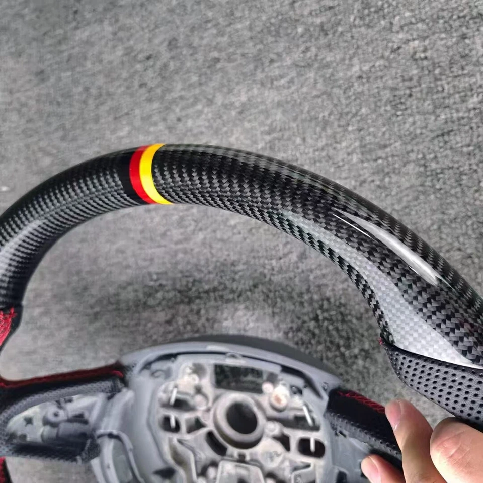 Volante personalizado de fibra de carbono de cuero perforado línea roja para Audi A4 2013 Foto 2 de 4