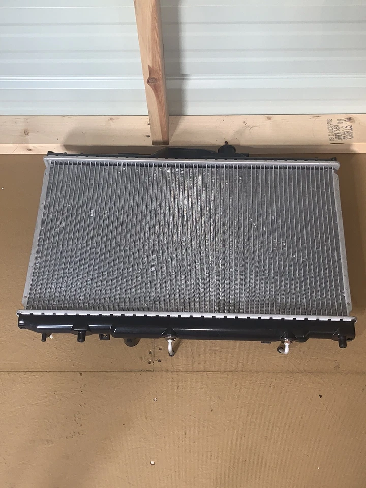 Radiador TYC 2198 compatible con Toyota Corolla 1998-2002 Foto 2 de 4