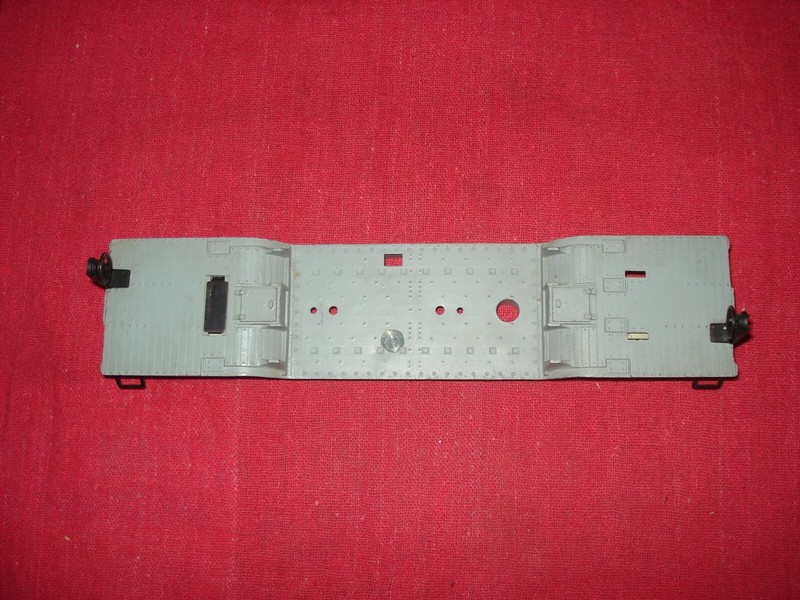 Lionel Depressed Flat 3650 With Truck Mounting Clips 4 Steps & 2 Brake Wheels
