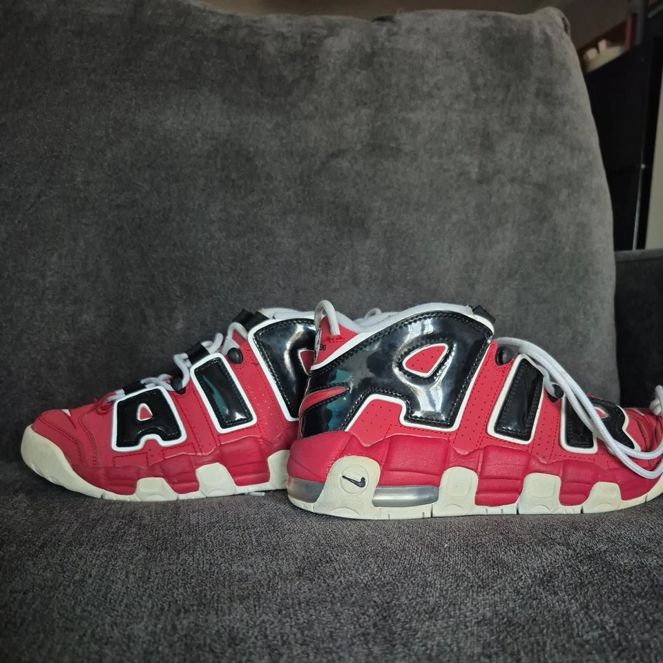 2016 Nike Air More Uptempo "Bulls" Rojo Universitario Juvenil Zapatos de Baloncesto! Talla 7Y Foto 2 de 4